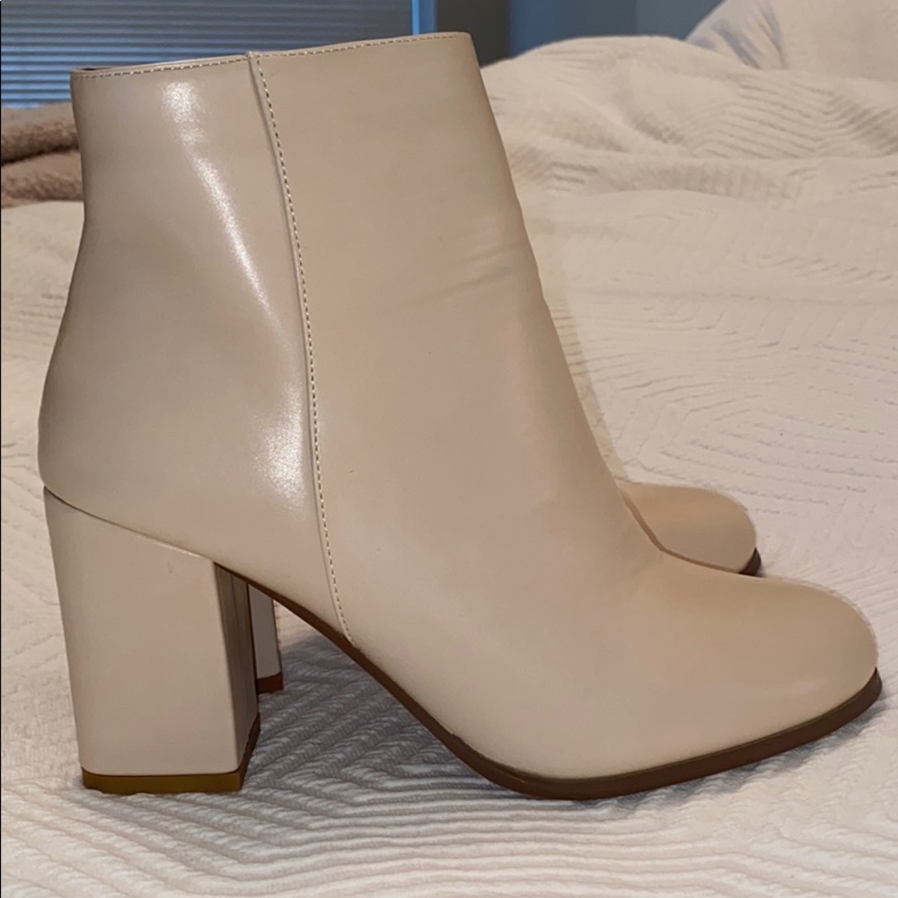 NWOT Cream Ankle Booties - EU 39